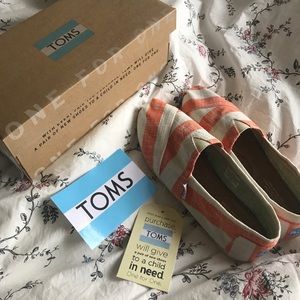TOMS - Classic Coral and White Stripes (Women 7)